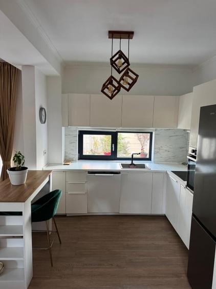 Casă individuală cu 4 camere cu Teren 350 Mp în Tunari