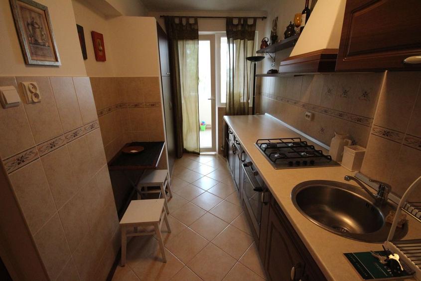 Apartament cu 3 camere decomandat, mobilat în Circumvalațiunii