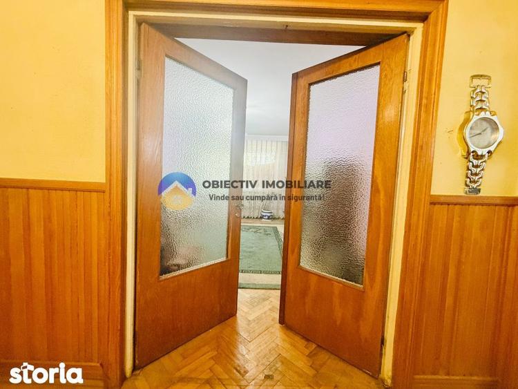 Apartament cu 4 camere semidecomandat, mobilat în Central