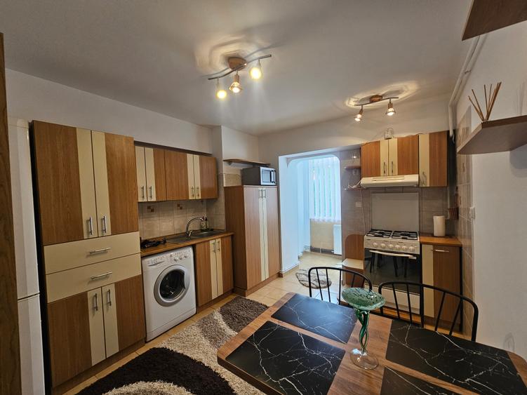 Apartament cu 3 camere decomandat în Gară