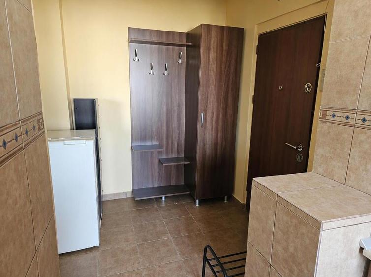 Apartament cu 2 camere semidecomandat, mobilat în Titan