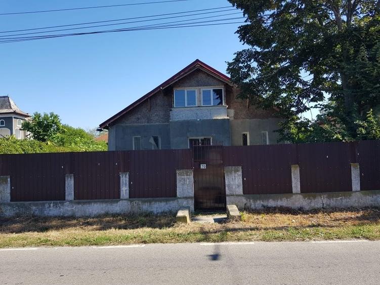 Casă cu 4 camere decomandat în Bănești