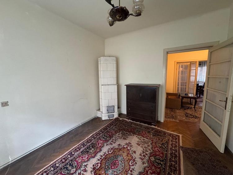 Apartament cu 4 camere decomandat în Armeneasca