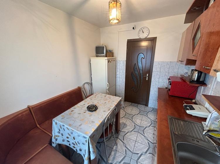 Apartament cu 2 camere semidecomandat, mobilat în Nord