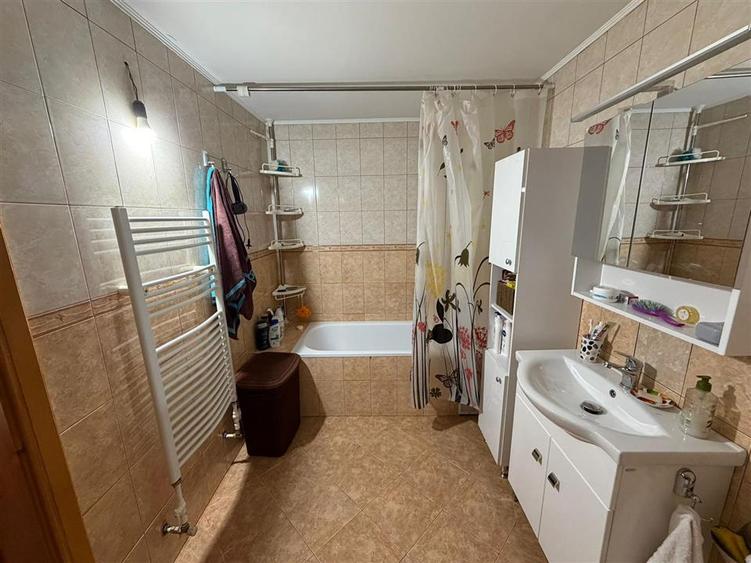 Casă individuală cu 3 camere cu Teren 1021 Mp în Vest