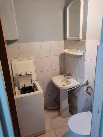 Apartament cu 3 camere decomandat în Exterior Vest