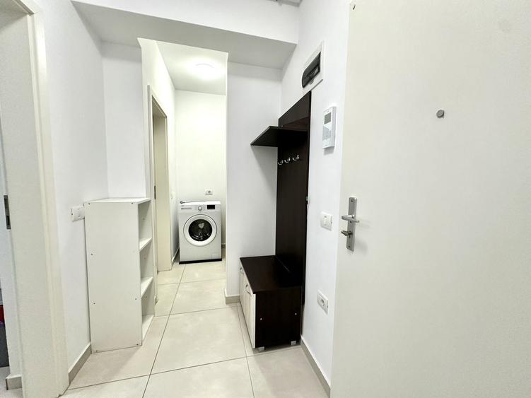 Apartament cu 2 camere decomandat, mobilat în Tractorul