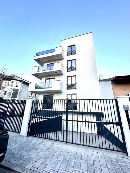 Apartament cu 3 camere semidecomandat în Barbu Văcărescu