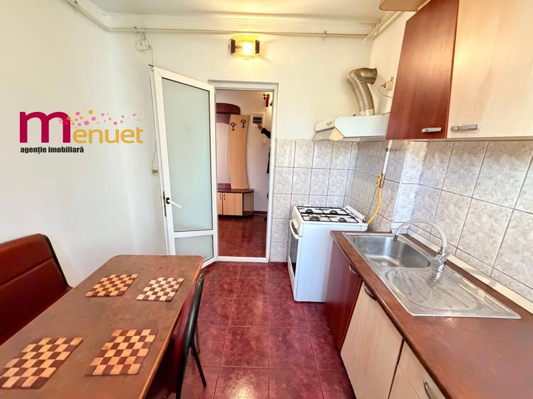 Apartament cu 2 camere semidecomandat în Piața Veche