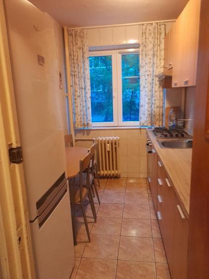 Apartament cu 3 camere semidecomandat în Drumul Taberei