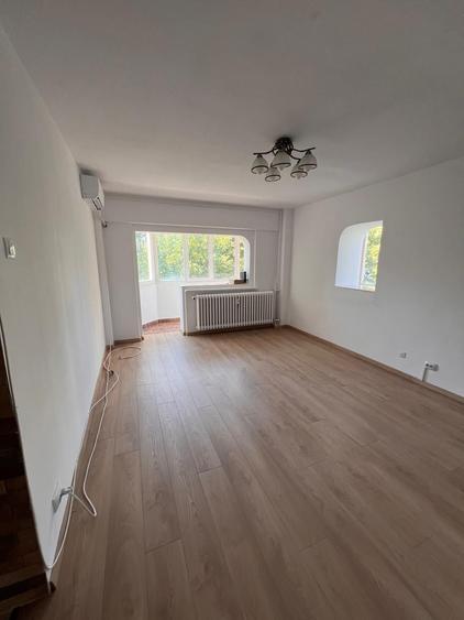 Apartament cu 4 camere decomandat în Beller