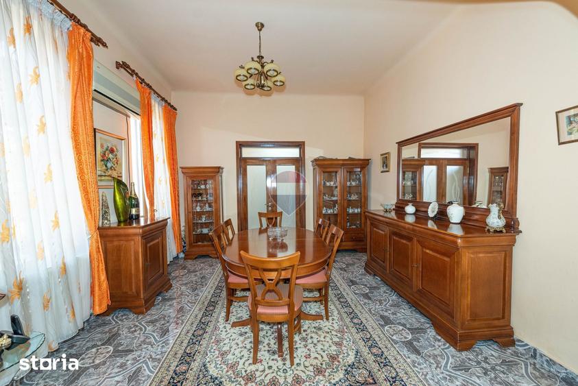 Casă cu 6 camere cu Teren 1000 Mp în Central