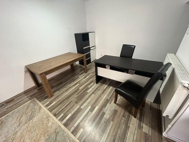 Spațiu comercial, de 35 mp, în Petros