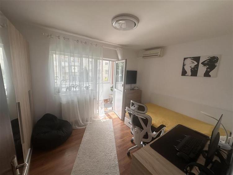 Apartament cu 3 camere decomandat, mobilat în Dâmbovița
