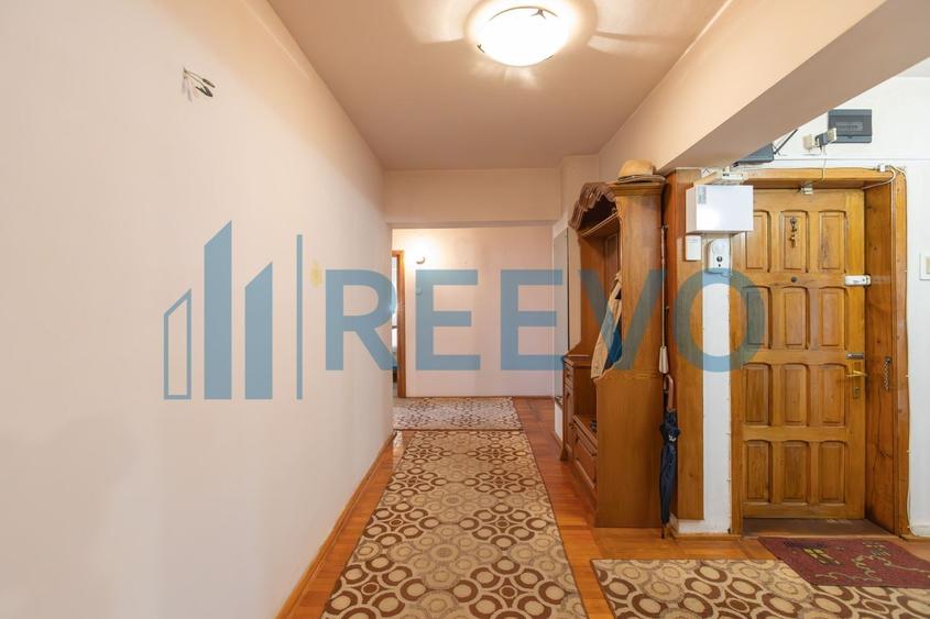 Apartament cu 4 camere decomandat, mobilat în Ultracentral