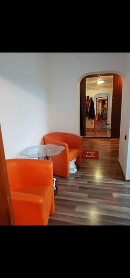 Apartament cu 3 camere semidecomandat în Colentina