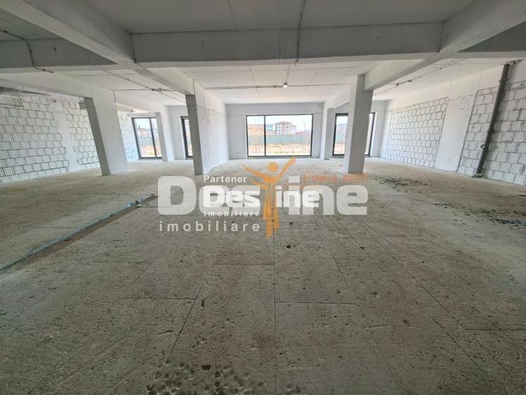 Spațiu comercial, de 217 mp, în Baza 3