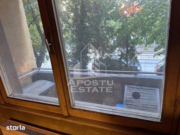 Apartament cu 4 camere, mobilat în Olimpia-Stadion