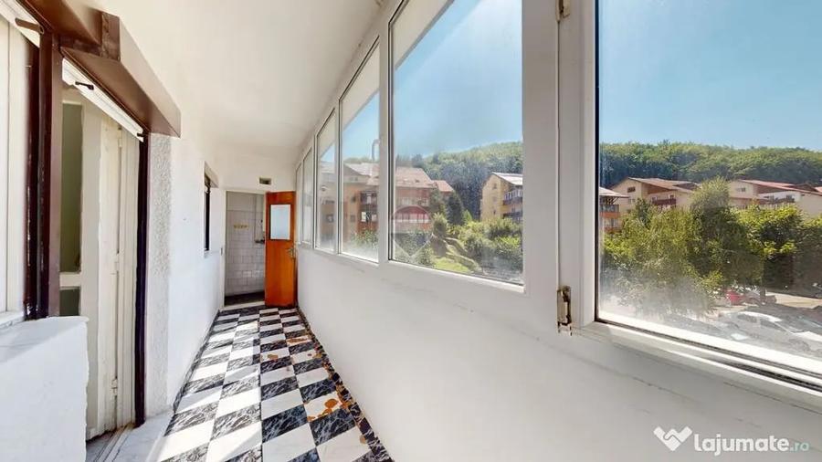 Apartament cu 4 camere decomandat în Răcădău
