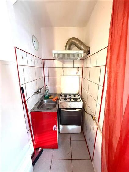 Apartament cu 3 camere decomandat în Aradului