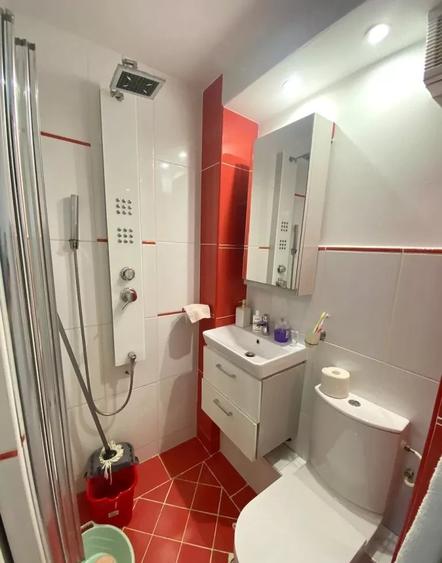 Apartament cu 2 camere semidecomandat în Podu Roș