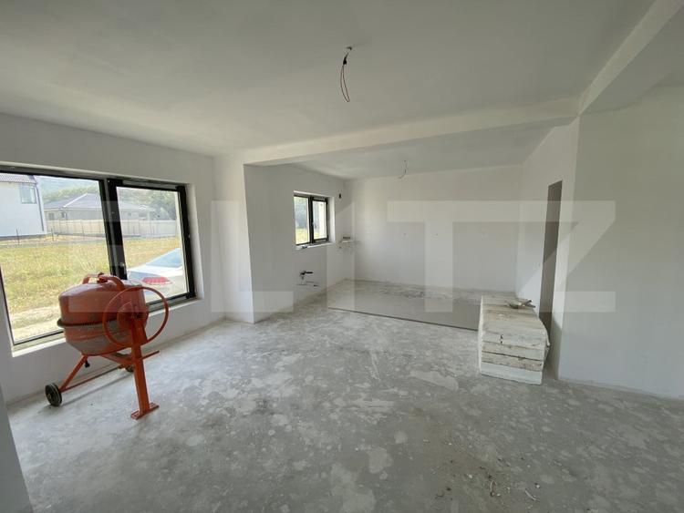 Casă individuală cu 4 camere cu Teren 500 Mp în Exterior Sud