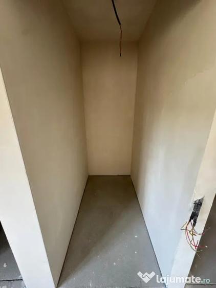 Casă cu 4 camere cu Teren 400 Mp în Luna