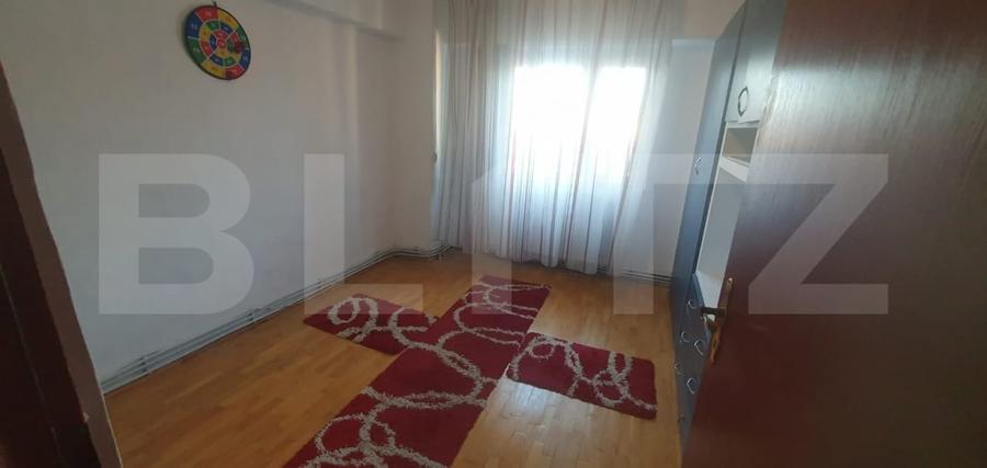 Apartament cu 4 camere, decomandat, zona Decebal - 8