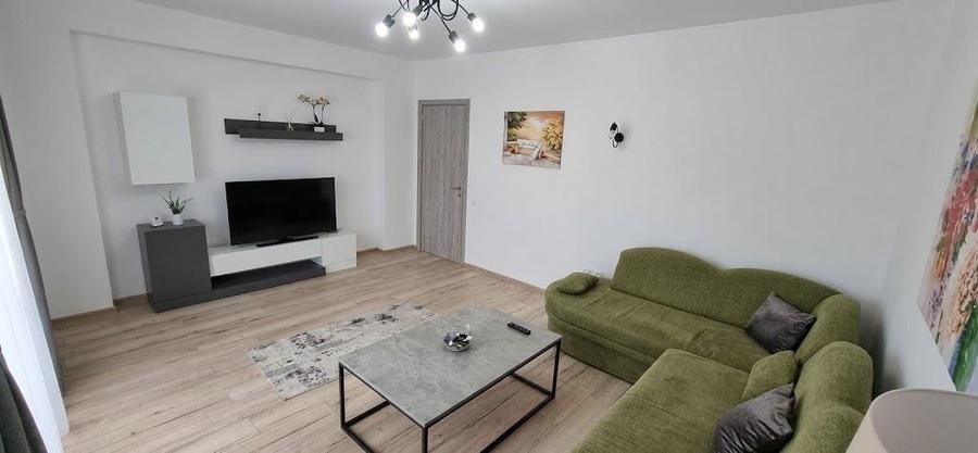 Apartament cu 3 camere decomandat, mobilat în Tractorul