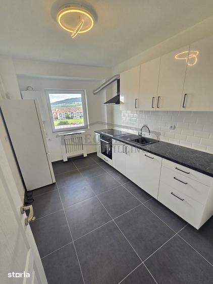 Apartament cu 4 camere decomandat în Florești