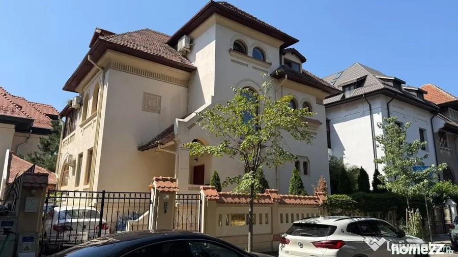 Casă cu 7 camere cu Teren 420 Mp în Dorobanți