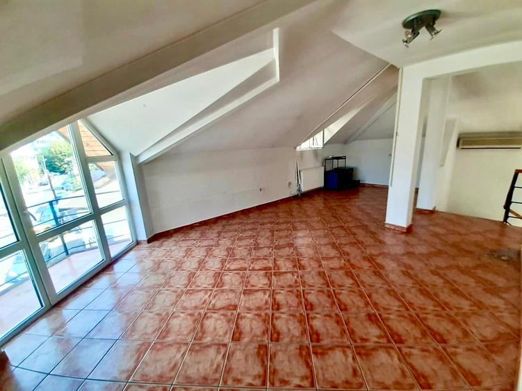Casă cu 7 camere cu Canalizare în Bucur Obor