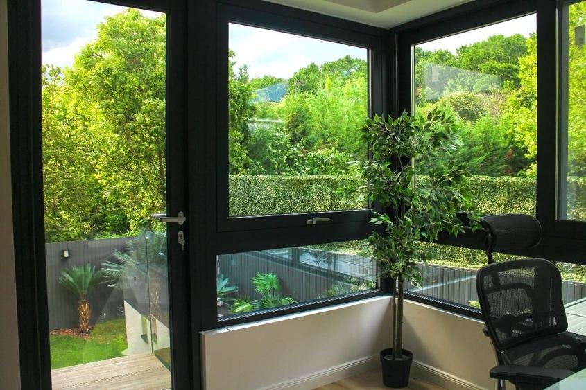 Apartament cu 3 camere, mobilat în Central