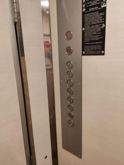 Apartament cu 3 camere decomandat în Dristor
