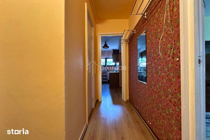 Apartament cu 3 camere decomandat în Cornișa
