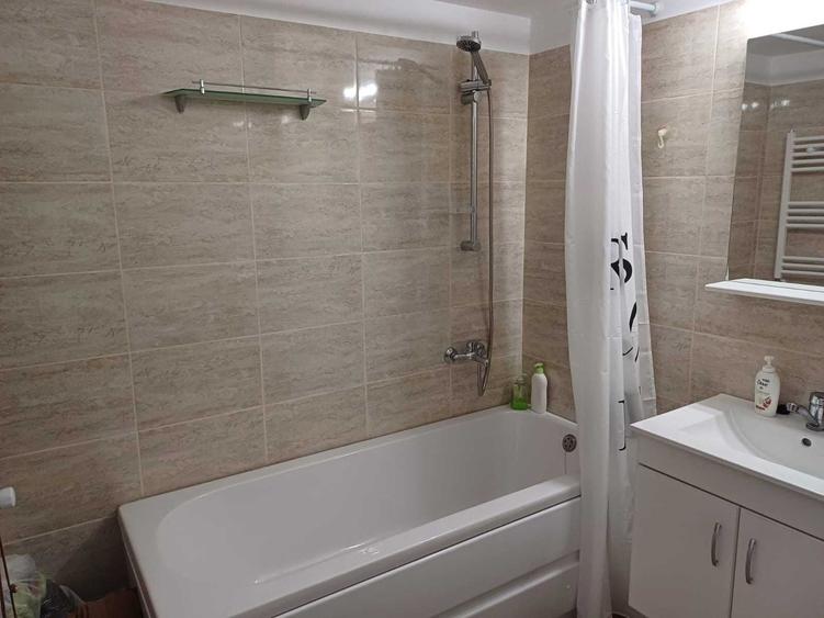 Apartament cu 2 camere decomandat în Apărătorii Patriei