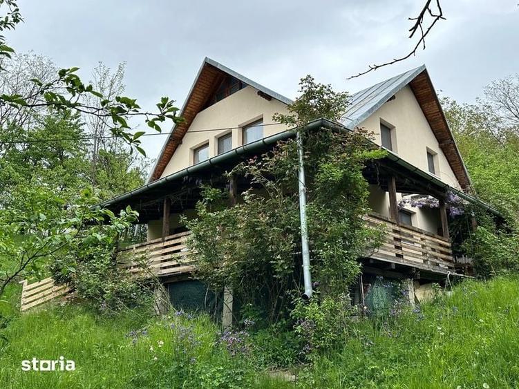 Casă cu 4 camere cu Teren 111 Mp în Lipănești