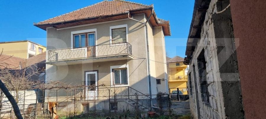 Casă individuală cu 6 camere cu Garaj în Cetate
