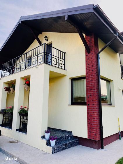 Casă cu 5 camere cu Teren 377 Mp în Rediu