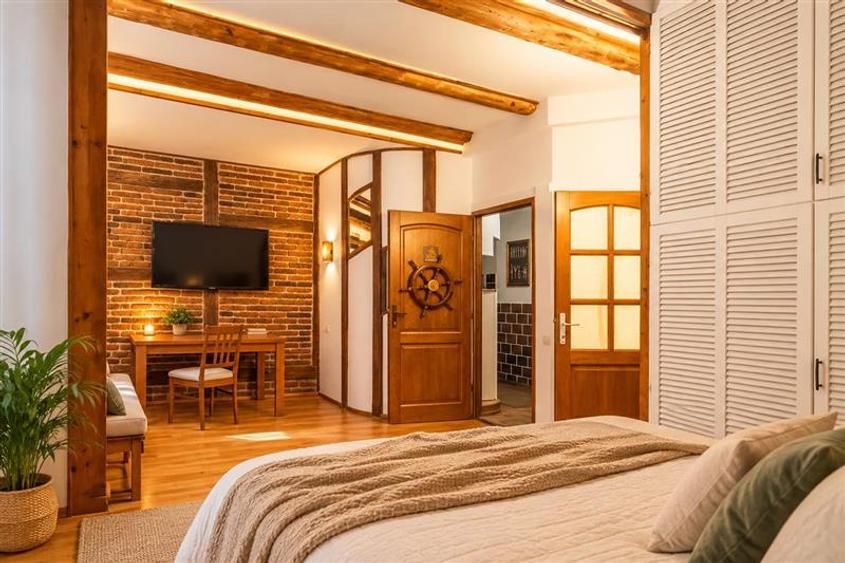 Apartament cu 5 camere decomandat în Centrul Istoric