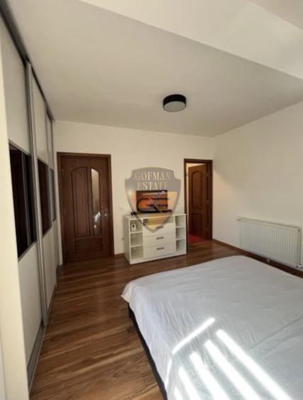 Apartament cu 3 camere decomandat, mobilat în Primo