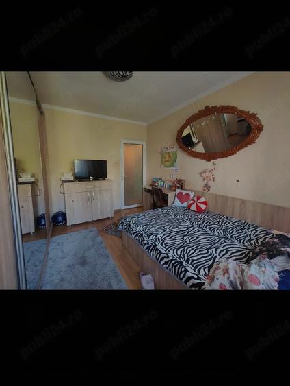 Apartament cu 4 camere decomandat în CET