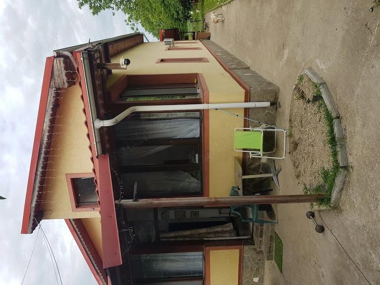 Casă cu 4 camere cu Teren 2725 Mp în Izvorani