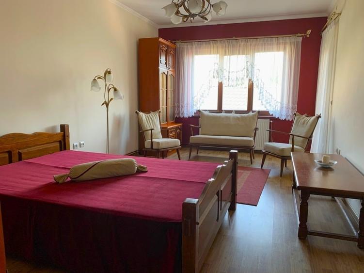 Casă individuală cu 5 camere cu Canalizare în Central
