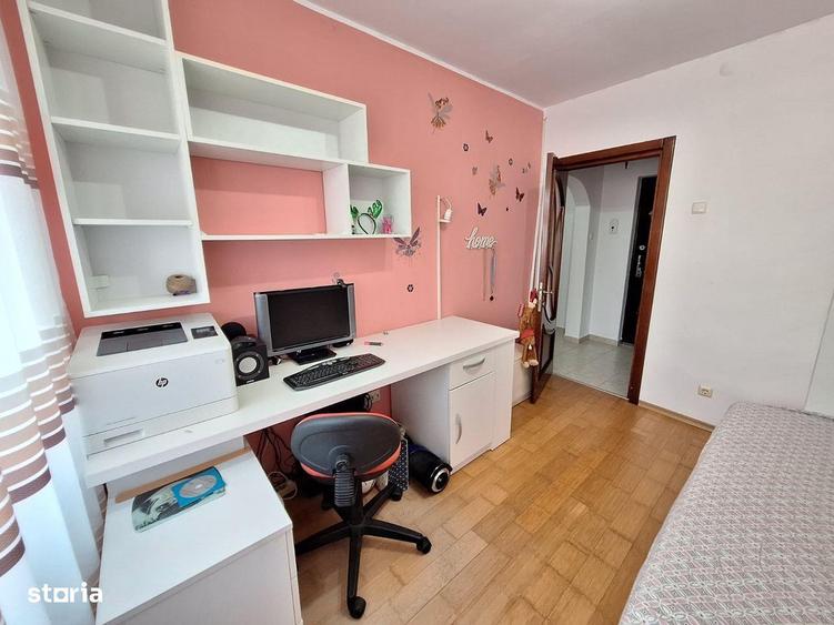 Apartament 3 camere renovat,mobilat,etaj 3,Zona Cora - 4