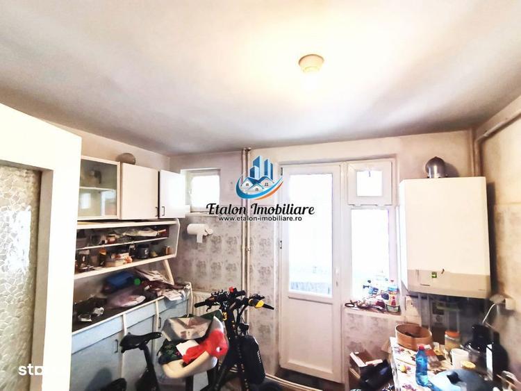 Apartament cu 3 camere semidecomandat în Vest