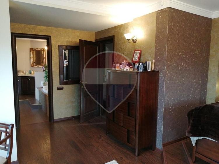 Casă individuală cu 9 camere cu Teren 1365 Mp în Valea Doftanei