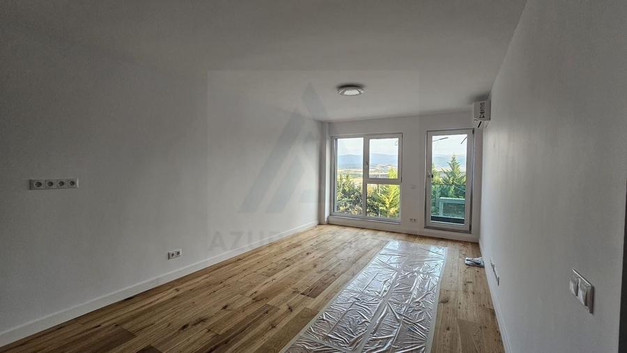 Apartament cu 3 camere decomandat în Cristian