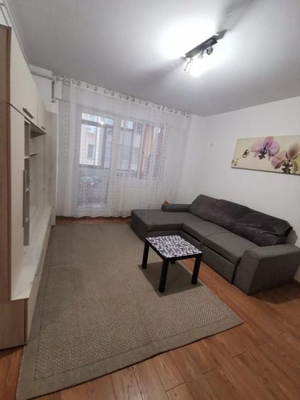 Apartament cu 2 camere semidecomandat în Roșu