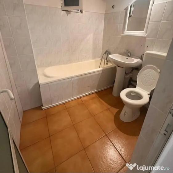 Apartament cu 4 camere decomandat în E3